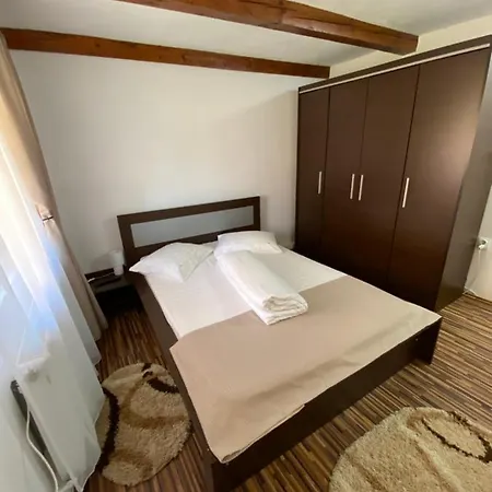 Casa Floare De Colt * Cîrţişoara